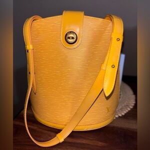 🔥Louis Vuitton Mustard Yellow Shoulder Bag🔥